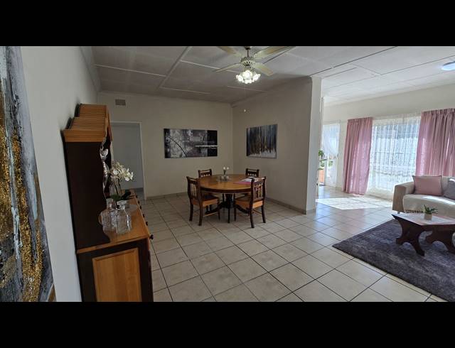 3 BEDROOM FREEHOLD FOR SALE IN SOUTH CREST